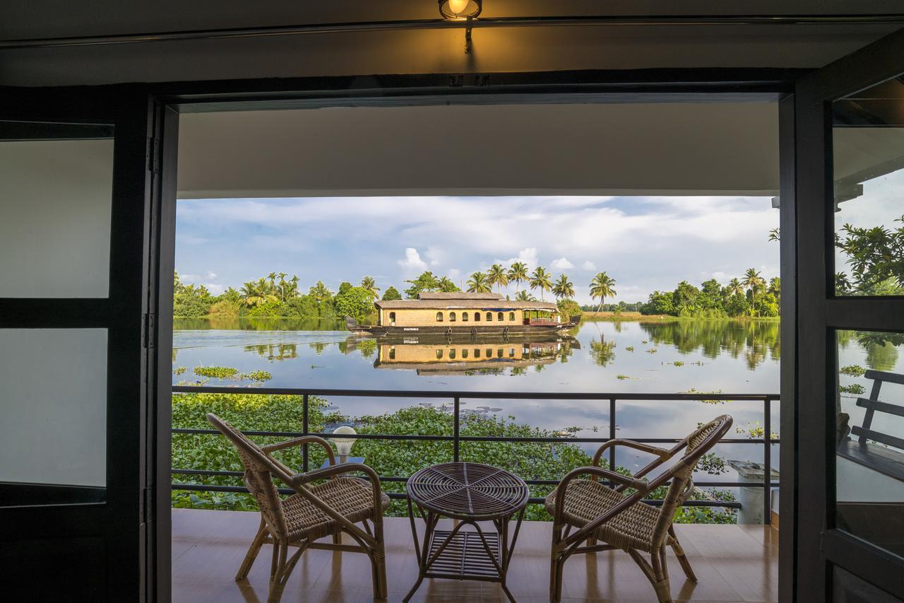 Warmth Lake Haven Alappuzha Exterior foto