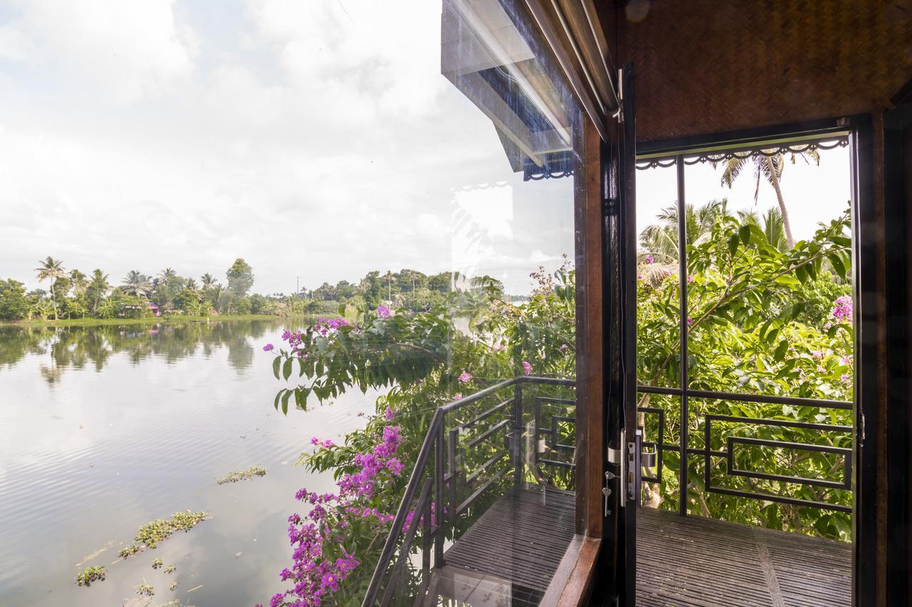 Warmth Lake Haven Alappuzha Exterior foto