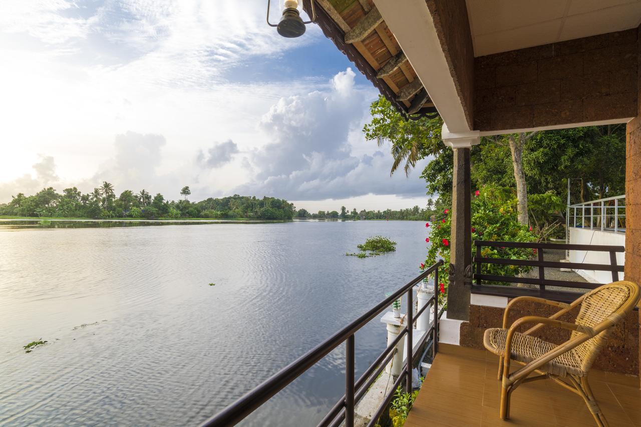 Warmth Lake Haven Alappuzha Exterior foto