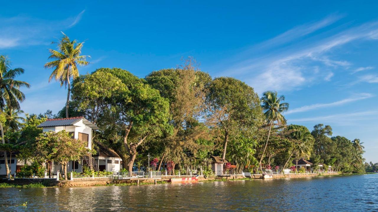 Warmth Lake Haven Alappuzha Exterior foto