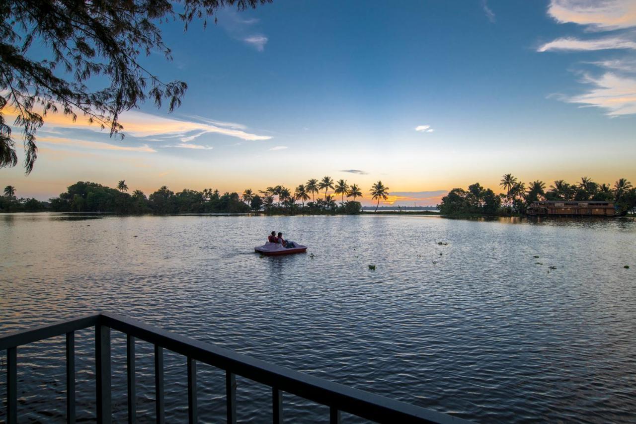 Warmth Lake Haven Alappuzha Exterior foto