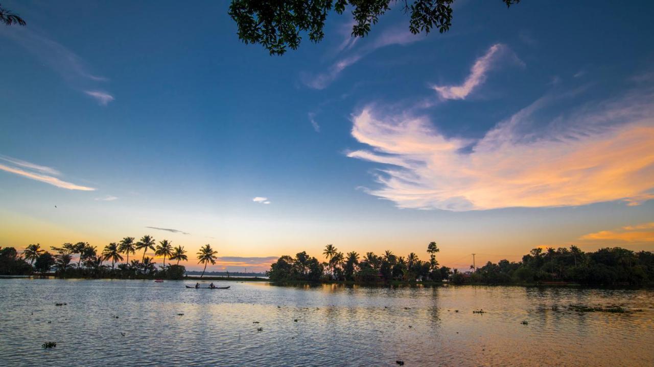 Warmth Lake Haven Alappuzha Exterior foto