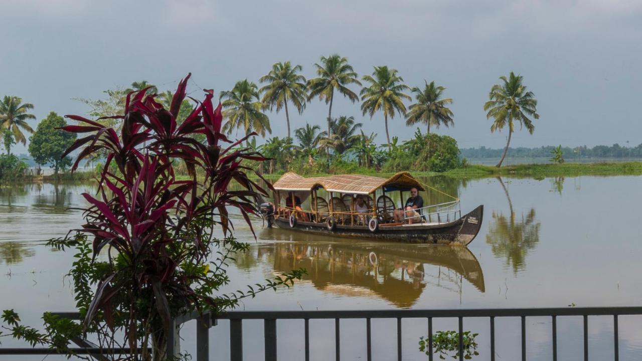 Warmth Lake Haven Alappuzha Exterior foto