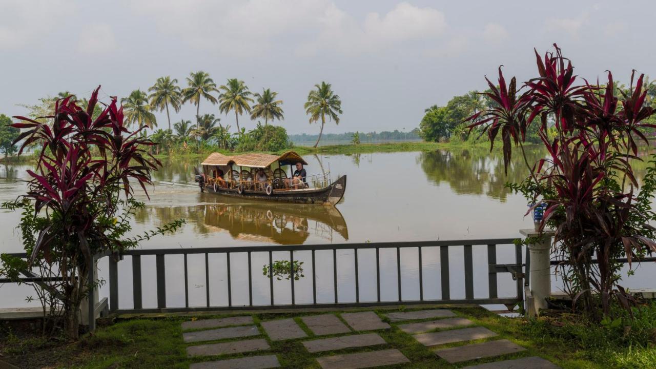 Warmth Lake Haven Alappuzha Exterior foto